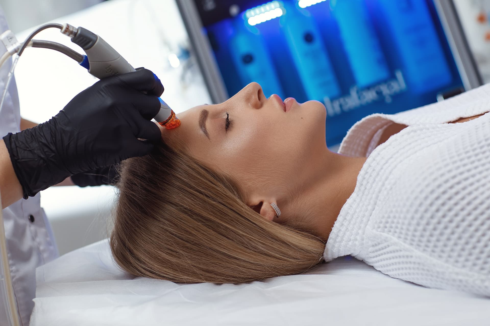 Apparative Gesichtsbehandlung bei JOUST Medical Cosmetic in Ludwigsburg